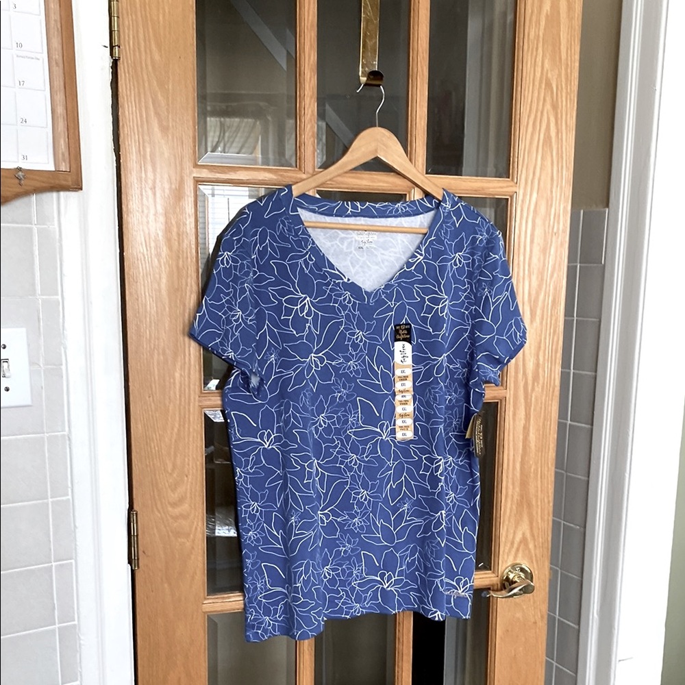 Ladies Noble Outfitters V-neck T-shirt